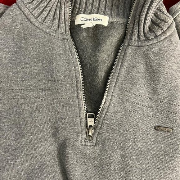 Calvin Klein sweater - Picture 2 of 2